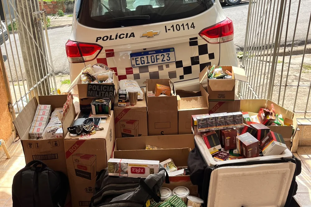 PM apreende cerca de R$ 70 mil em cigarros e outros produtos de origem estrangeira durante ocorrência de contrabando e descaminho em Piracicaba.