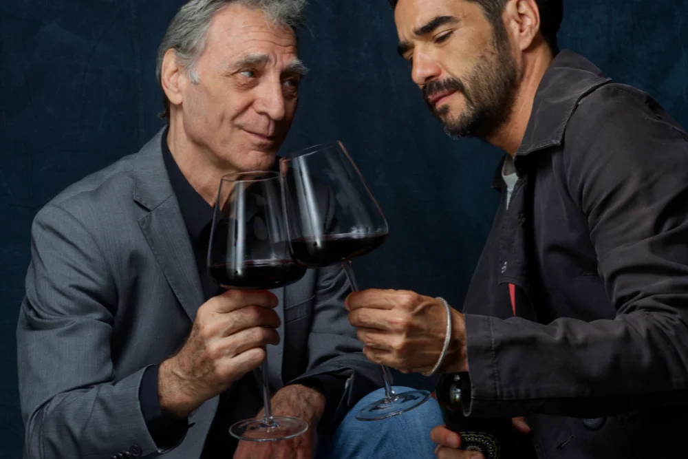 Herson Capri e Caio Blat são pai e filho em “Memórias do Vinho” (Per Bacco)