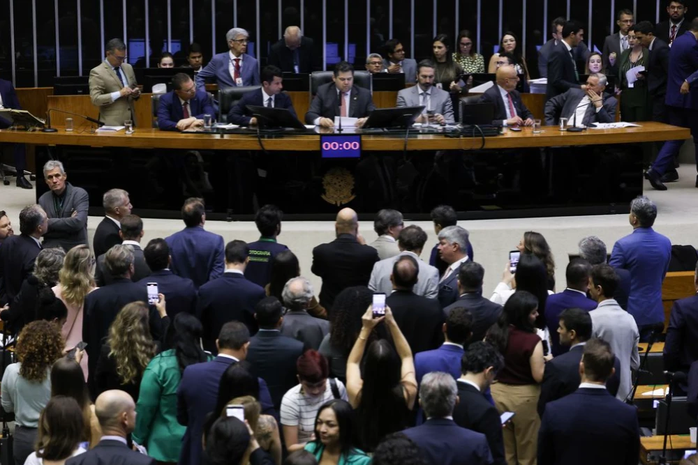 Alcolumbre marca para quarta-feira votação da PEC que acaba com a escala 6x1